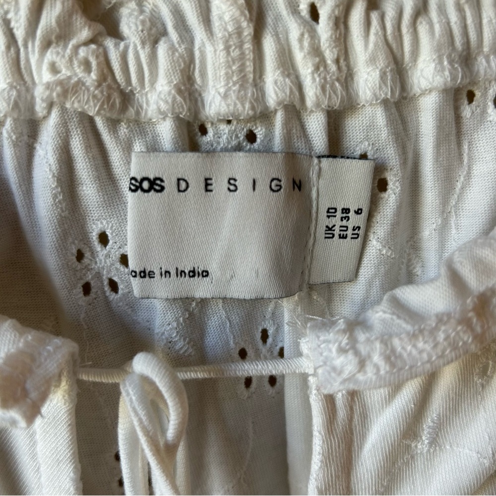 ASOS DESIGN Eyelet mini smocked Off Shoulders Dress white Size 6 Boho Preppy - Picture 5 of 13